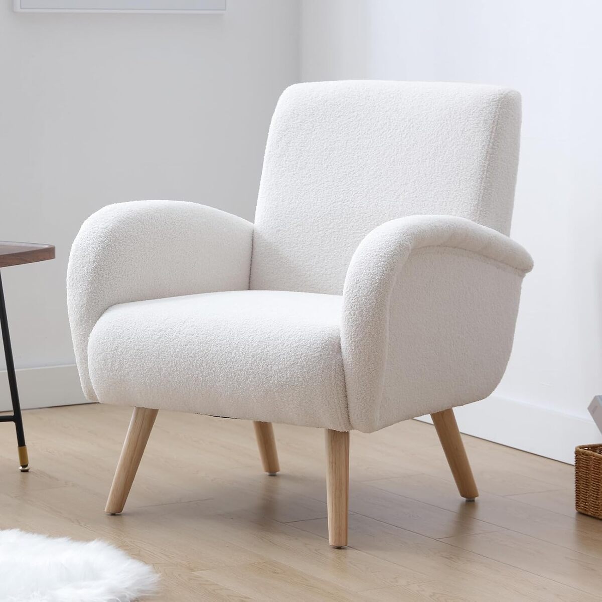 Test : fauteuil Chairus en fausse fourrure, confort et élégance