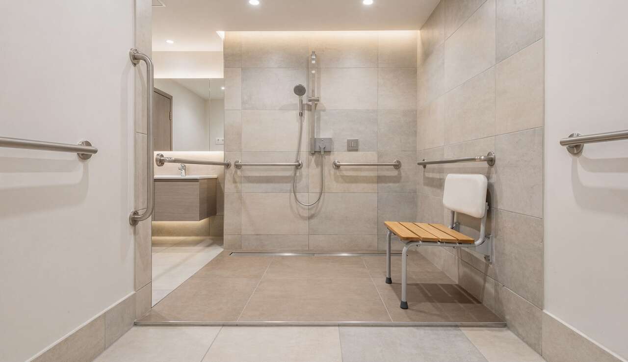 Aménagement de la douche : sécurité et autonomie Aménagement de la douche : sécurité et autonomie