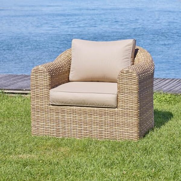 Découvrez notre test détaillé du fauteuil de jardin Mooréa Savana : alliant confort, style et résistance anti-rouille pour un extérieur raffiné et durable